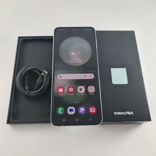 Смартфон Samsung Galaxy Z Flip 5 256 GB Light Green USED **