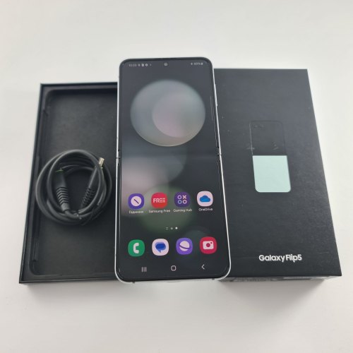 Смартфон Samsung Galaxy Z Flip 5 256 GB Light Green USED **