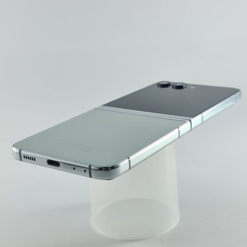 Смартфон Samsung Galaxy Z Flip 5 256 GB Light Green USED **