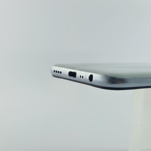 Смартфон realme 6 4/64Gb White USED **