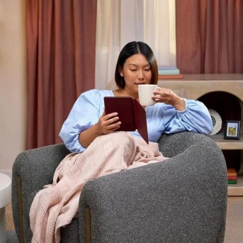 Електронна книга з підсвічуванням Amazon Kindle Colorsoft Signature Edition 1st Gen. 32 GB Metallic Black