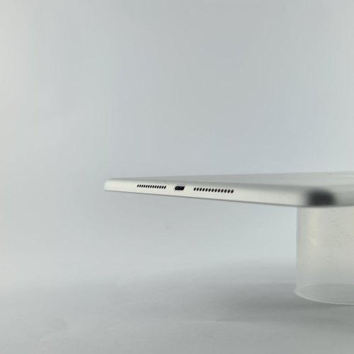 Планшет 10.2-inch iPad Wi-Fi 32GB - Silver Model nr A2197 USED ** (MW752)