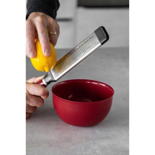 Тертка для спецій KitchenAid Coreline, 31.7см, з чохлом, червона (KAG321OHERE)