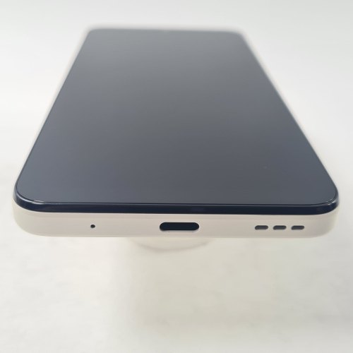 Смартфон Motorola Moto E13 (XT2345) 2/64Gb Creamy White USED **