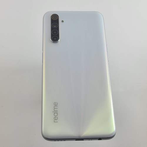 Смартфон realme 6 8/128Gb White USED **
