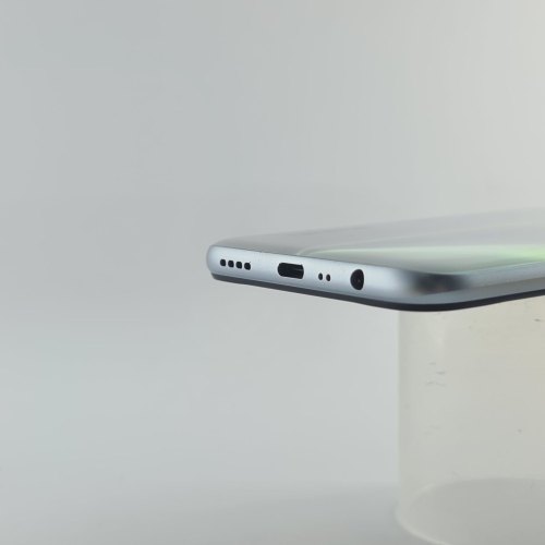 Смартфон realme 6 8/128Gb White USED **