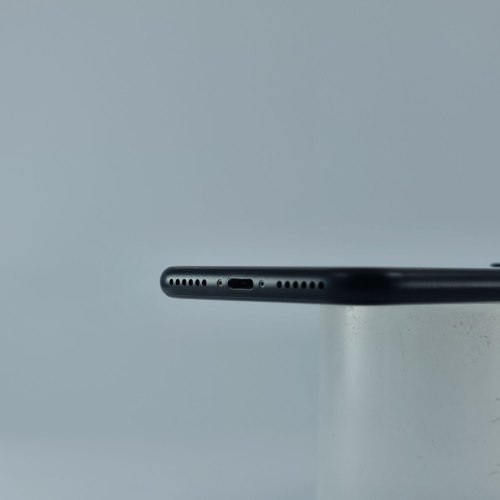 Смартфон Apple iPhone SE Gen.2 64 GB Black USED **