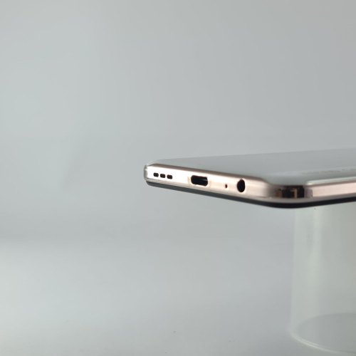 Смартфон Tecno Camon 18p (CH7n) 8/128Gb Ceramic White USED **