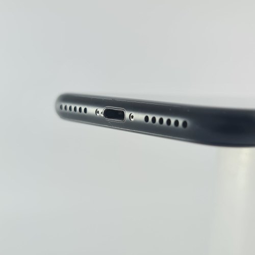 Смартфон Apple iPhone SE Gen.2 128 GB Black USED **