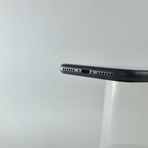 Смартфон Apple iPhone SE Gen.2 64 GB Black USED **