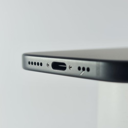 Смартфон Apple iPhone 15 128 GB Black USED **