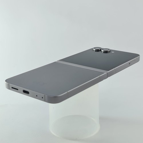Смартфон Samsung Galaxy Z Flip 6 256 GB Silver Shadow USED **