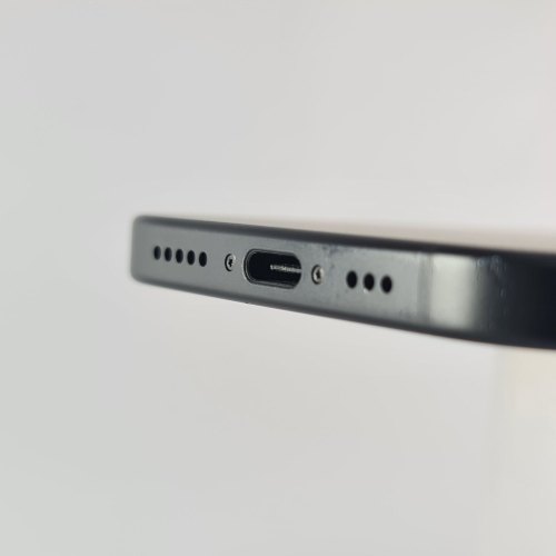 Смартфон Apple iPhone 15 128 GB Black USED **