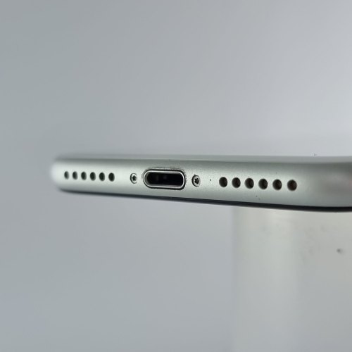 Смартфон Apple iPhone SE Gen.2 128 GB White USED **