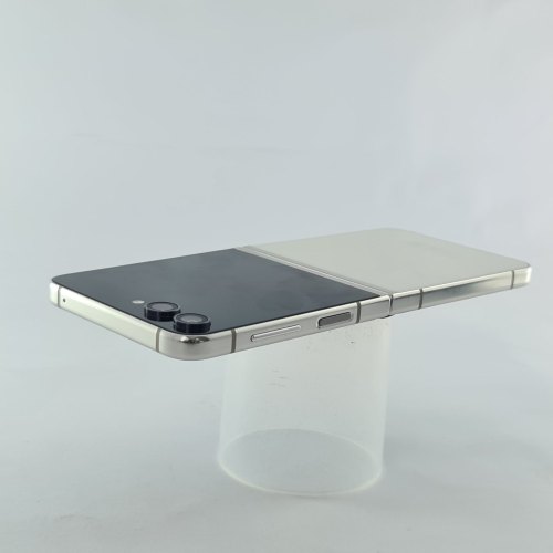 Смартфон Samsung Galaxy Z Flip 5 512 GB Beige USED **
