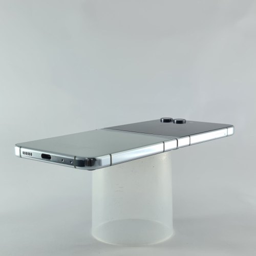 Смартфон Samsung Galaxy Z Flip 5 512 GB Light Green USED **