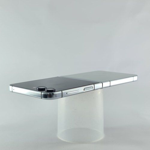 Смартфон Samsung Galaxy Z Flip 5 512 GB Light Green USED **