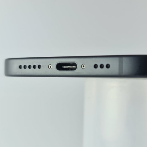 Смартфон Apple iPhone 15 256 GB Black USED **