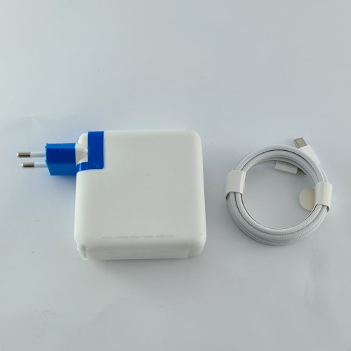 Ноутбук MacBook Pro 15 with Touch Bar Intel Core i7, 16 GB, 256 GB, Space Gray USED ** (2BMR93200530)