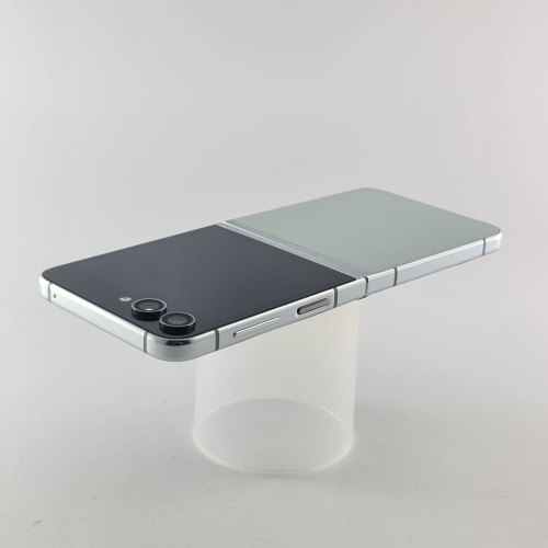 Смартфон Samsung Galaxy Z Flip 5 512 GB Light Green USED **