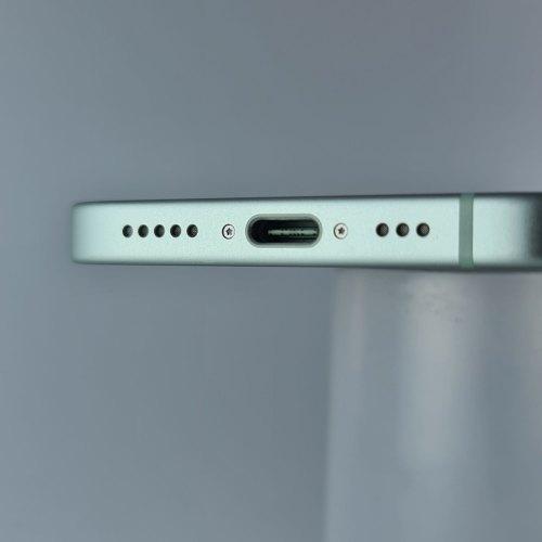 Смартфон Apple iPhone 15 128 GB Green USED **