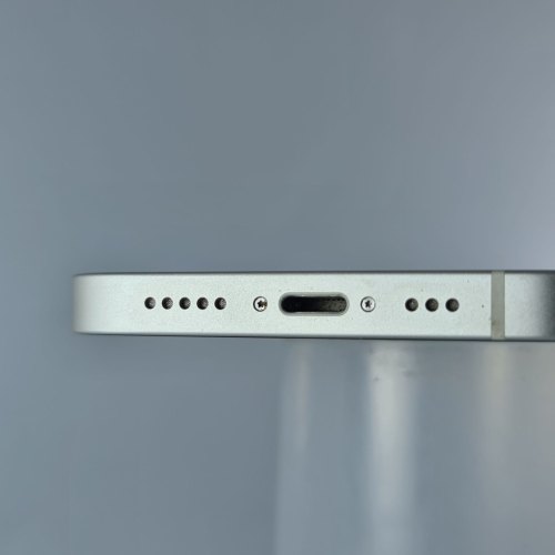 Смартфон Apple iPhone 13 128 GB Starlight USED **