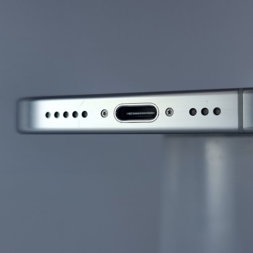 Смартфон Apple iPhone 16 Pro  512 GB White Titanium USED **