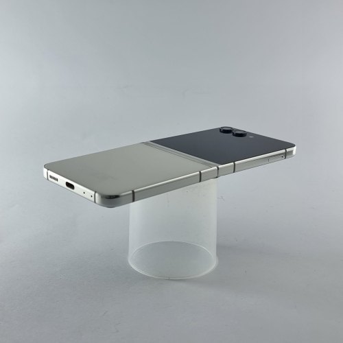 Смартфон Samsung Galaxy Z Flip 5 256 GB Beige USED **