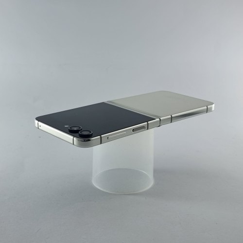 Смартфон Samsung Galaxy Z Flip 5 256 GB Beige USED **