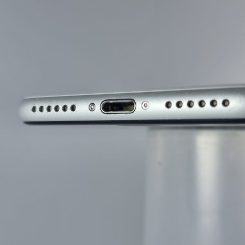 Смартфон Apple iPhone SE Gen.2 64 GB White USED **