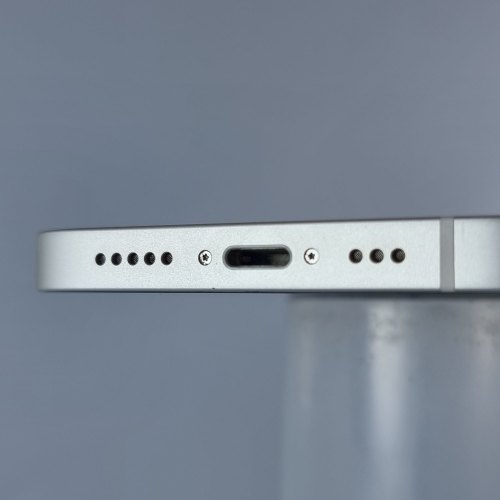 Смартфон Apple iPhone 13 128 GB Starlight USED **