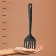 Лопатка для сервірування KELA Apart, 34см, з прорізами, чорна (12635)