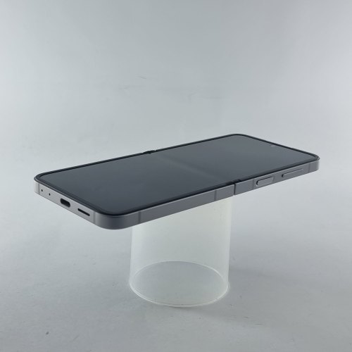 Смартфон Samsung Galaxy Z Flip 6 512 GB Silver Shadow USED **
