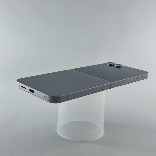 Смартфон Samsung Galaxy Z Flip 6 512 GB Silver Shadow USED **