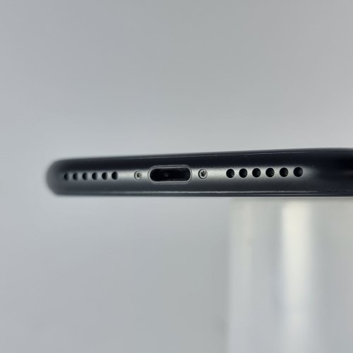 Смартфон Apple iPhone SE Gen.2 64 GB Black USED **