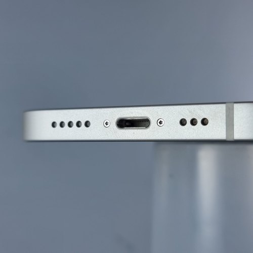 Смартфон Apple iPhone 13 128 GB Starlight USED **